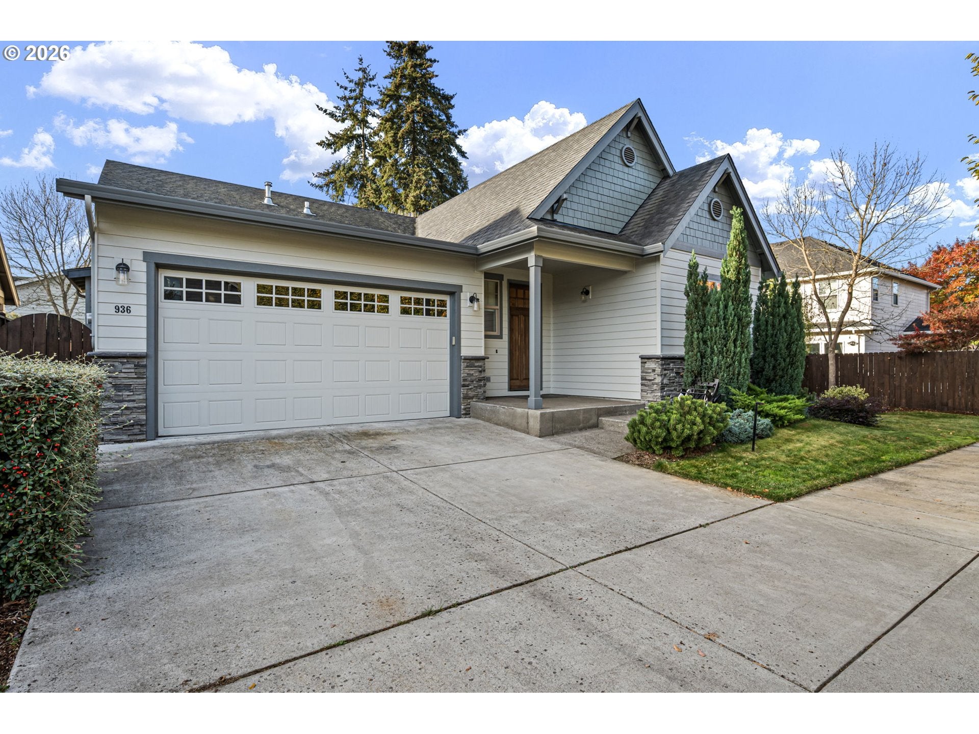 936 LEONARDS WAY