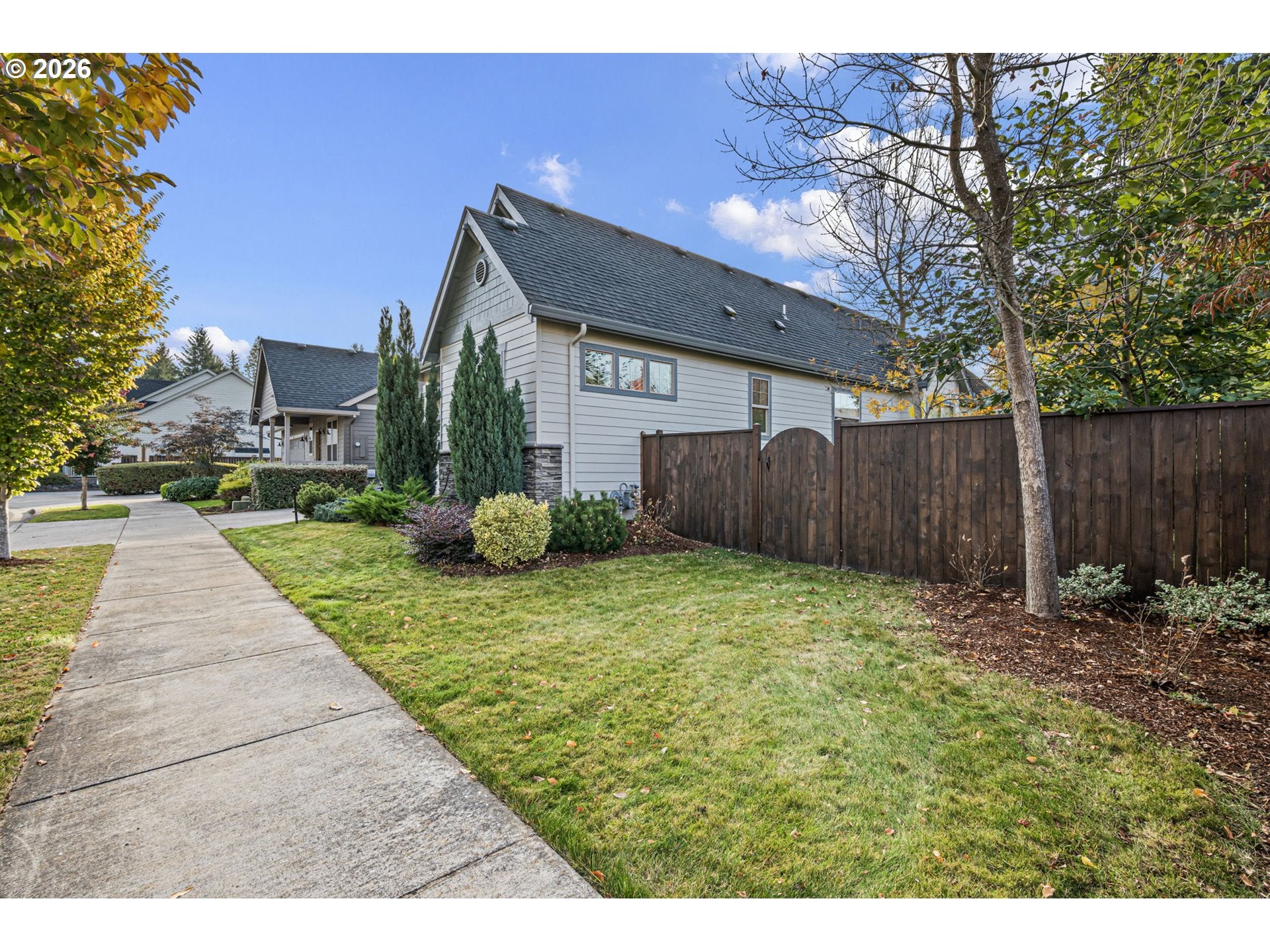 936 LEONARDS WAY
