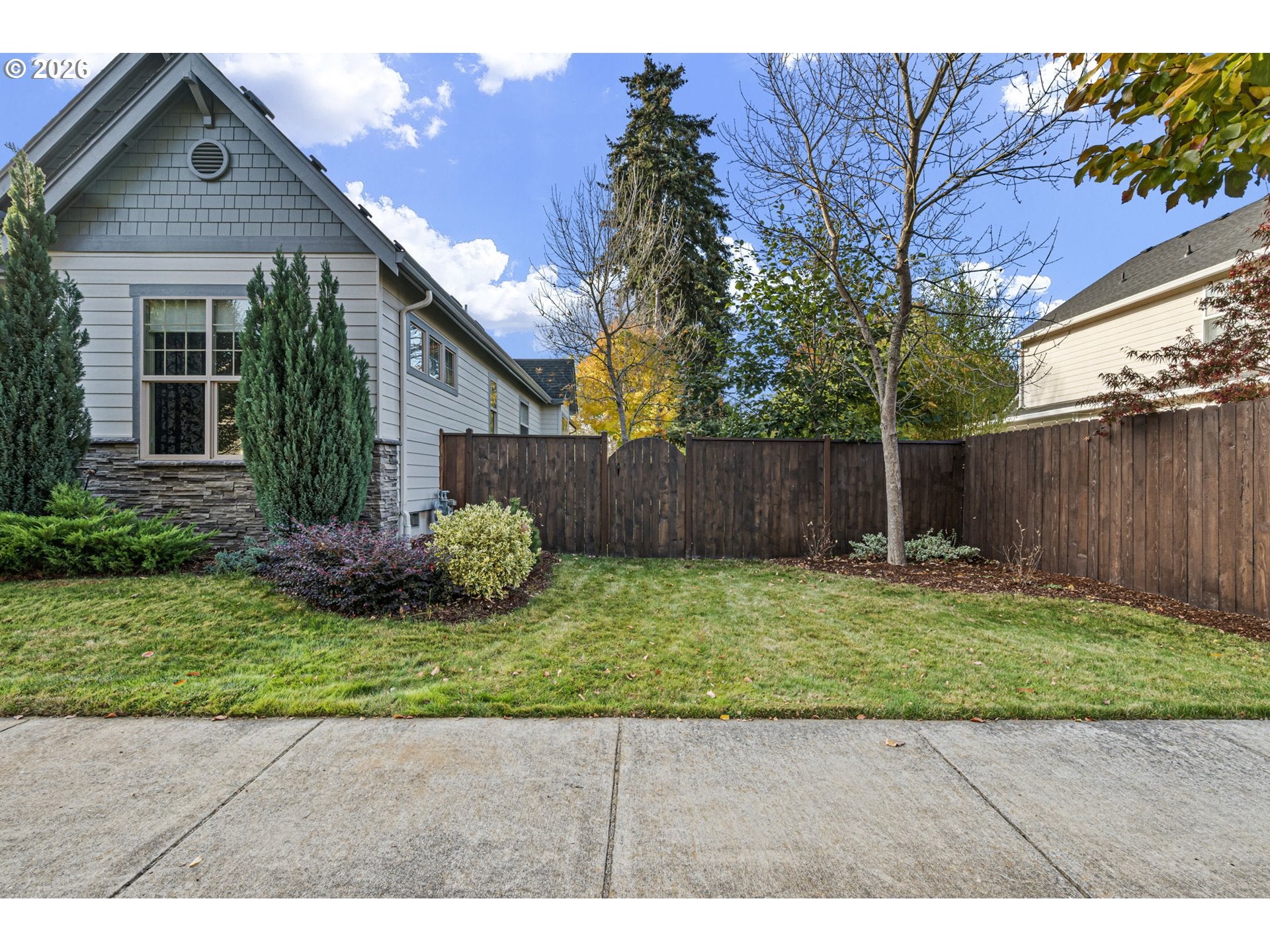 936 LEONARDS WAY