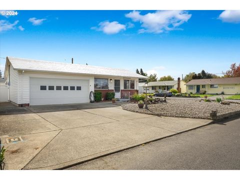 A home in Woodburn