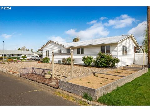 A home in Woodburn