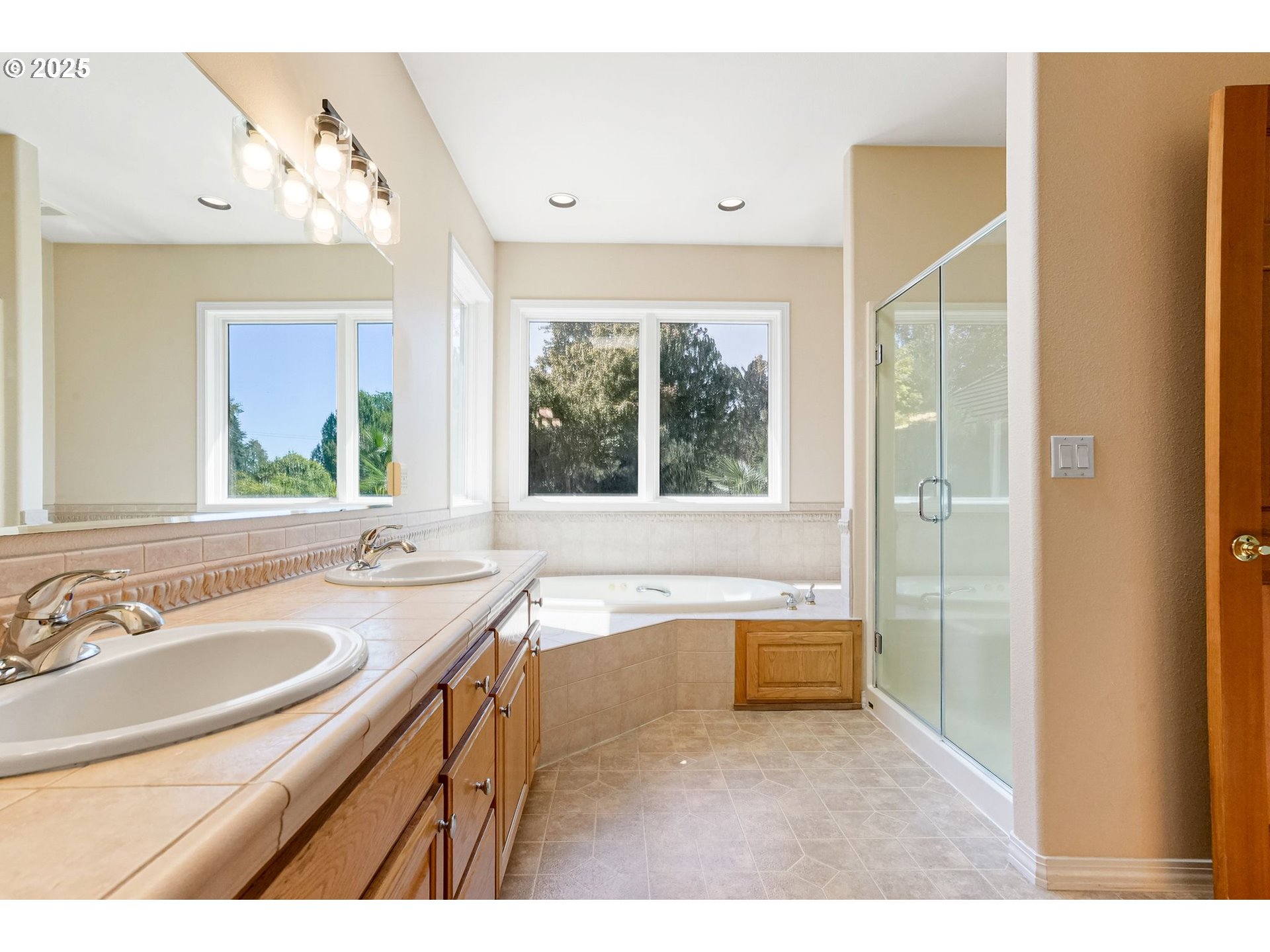 Woodburn, Oregon 97071, United States, 4 Bedrooms Bedrooms, ,2 BathroomsBathrooms,Residential,Active,199074