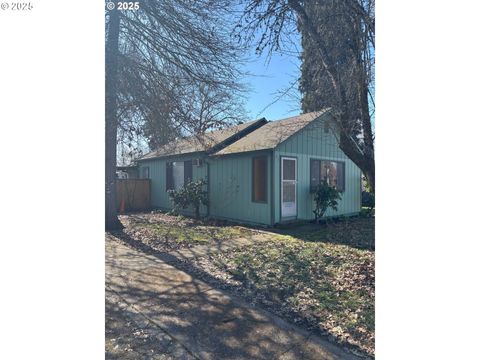 4950 BARGER DR Eugene OR 97402