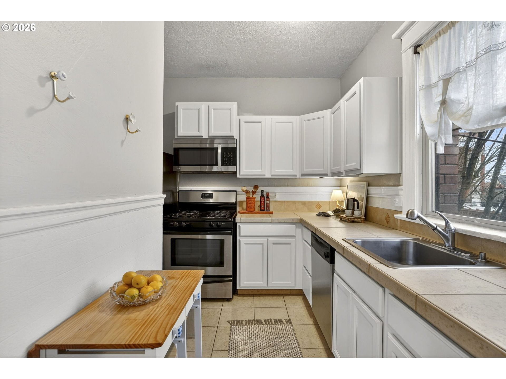 2109 NW IRVING ST 205