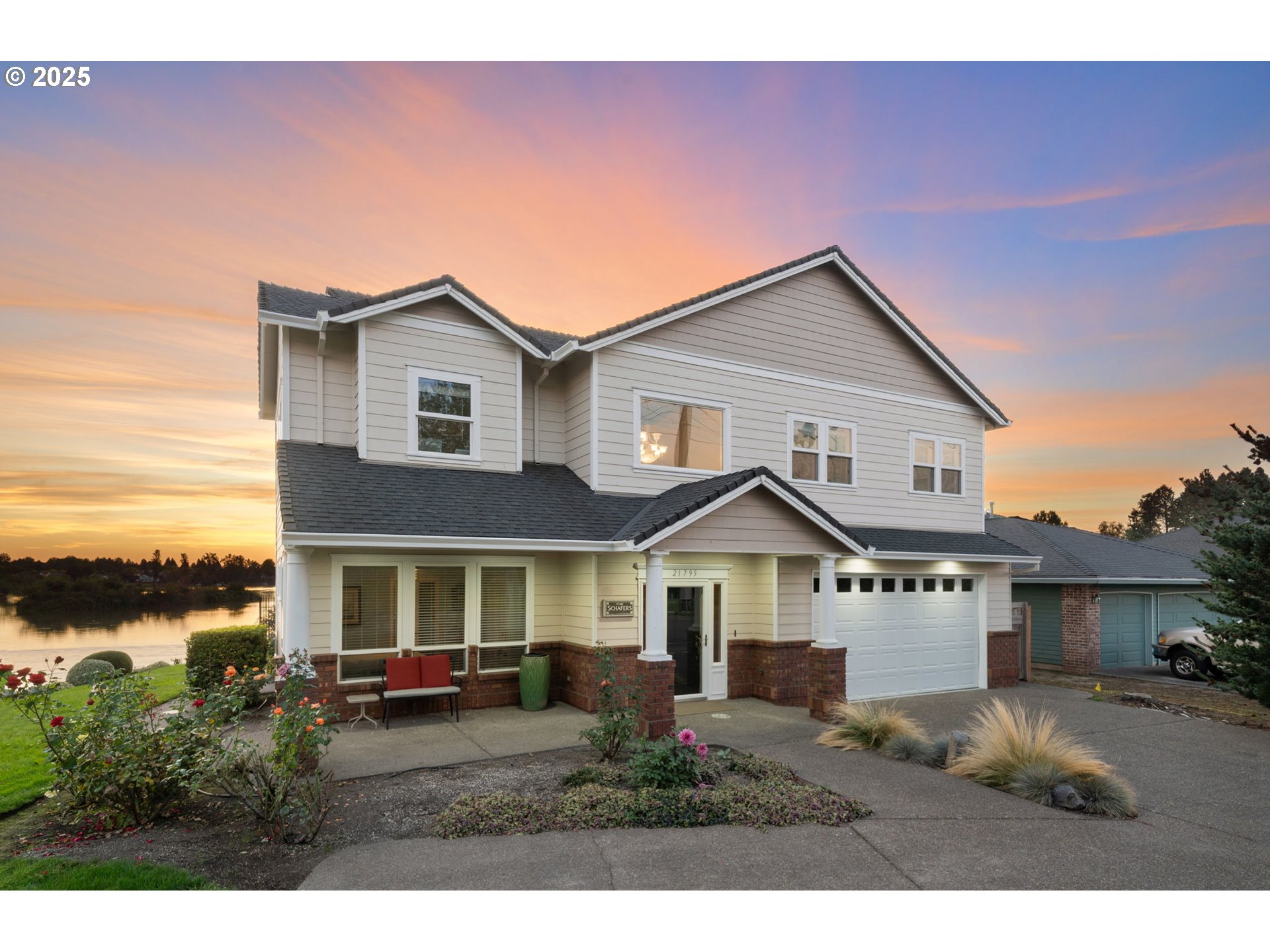 21795 NE LACHENVIEW LN