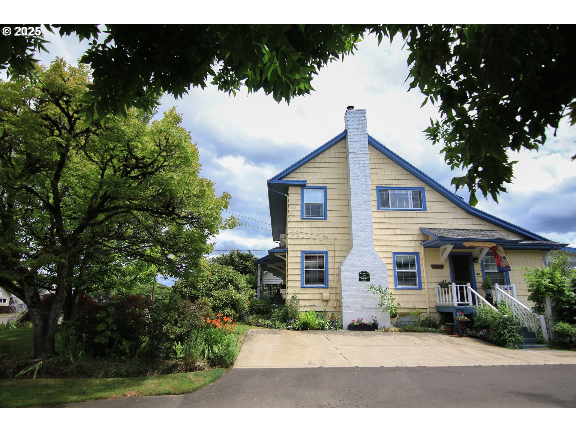 648 W MAIN ST