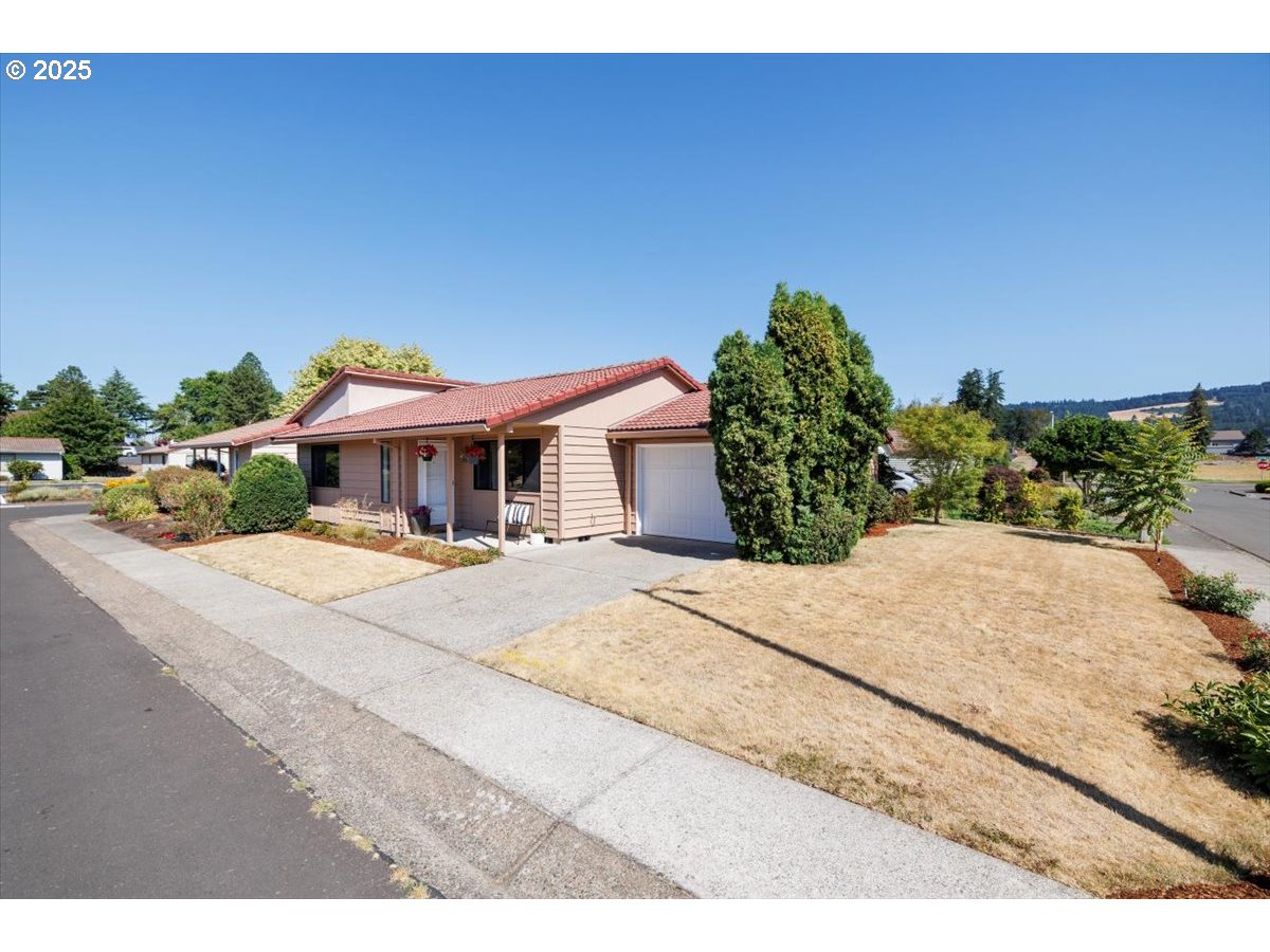 1205 E JOHNSON CT