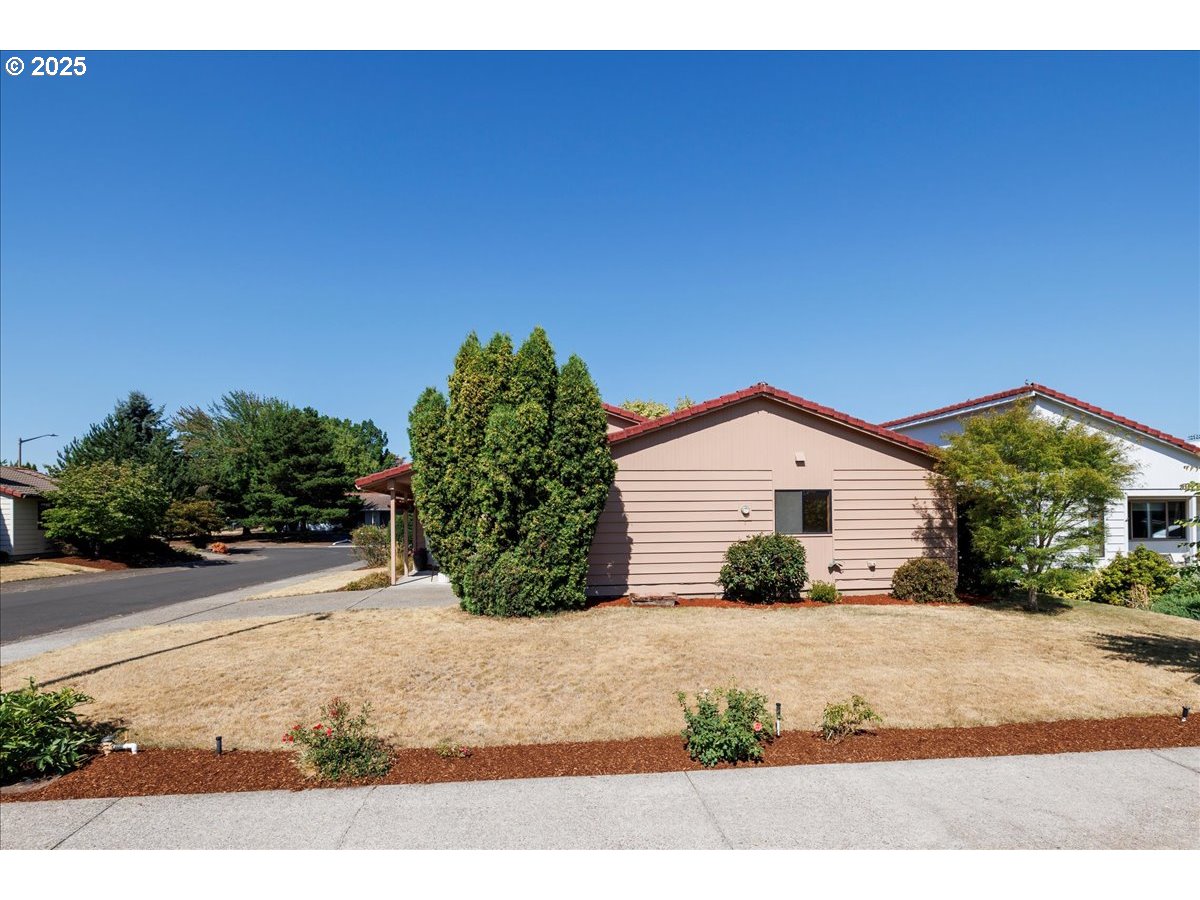 1205 E JOHNSON CT