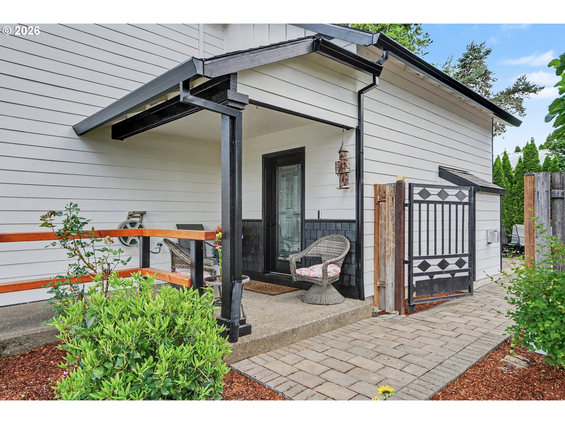 810 SE LOCUST ST