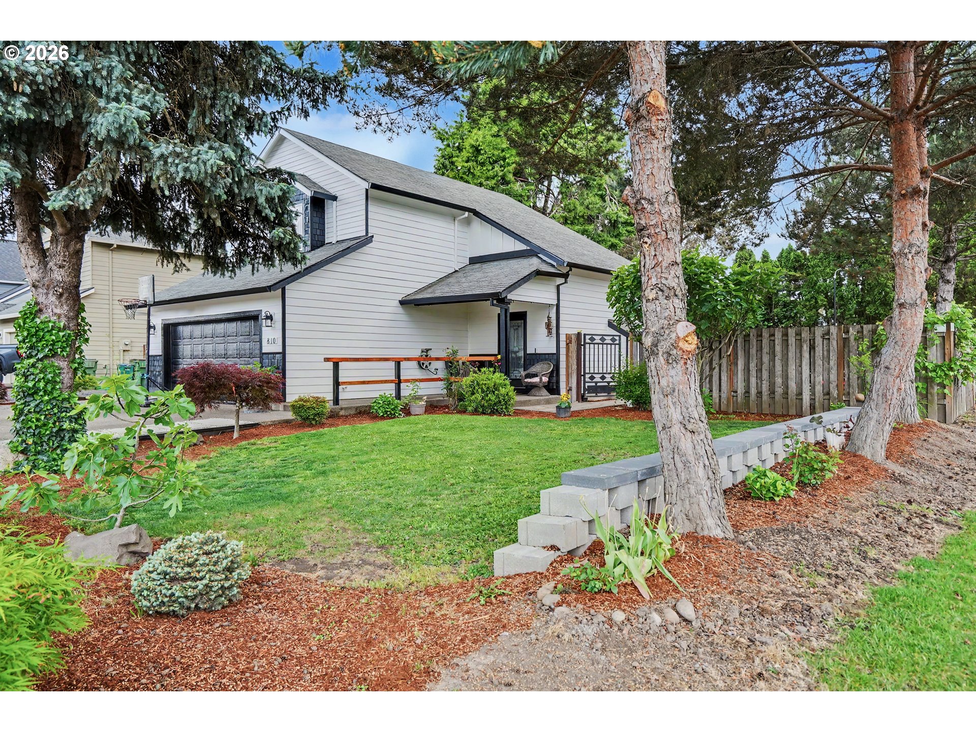 810 SE LOCUST ST