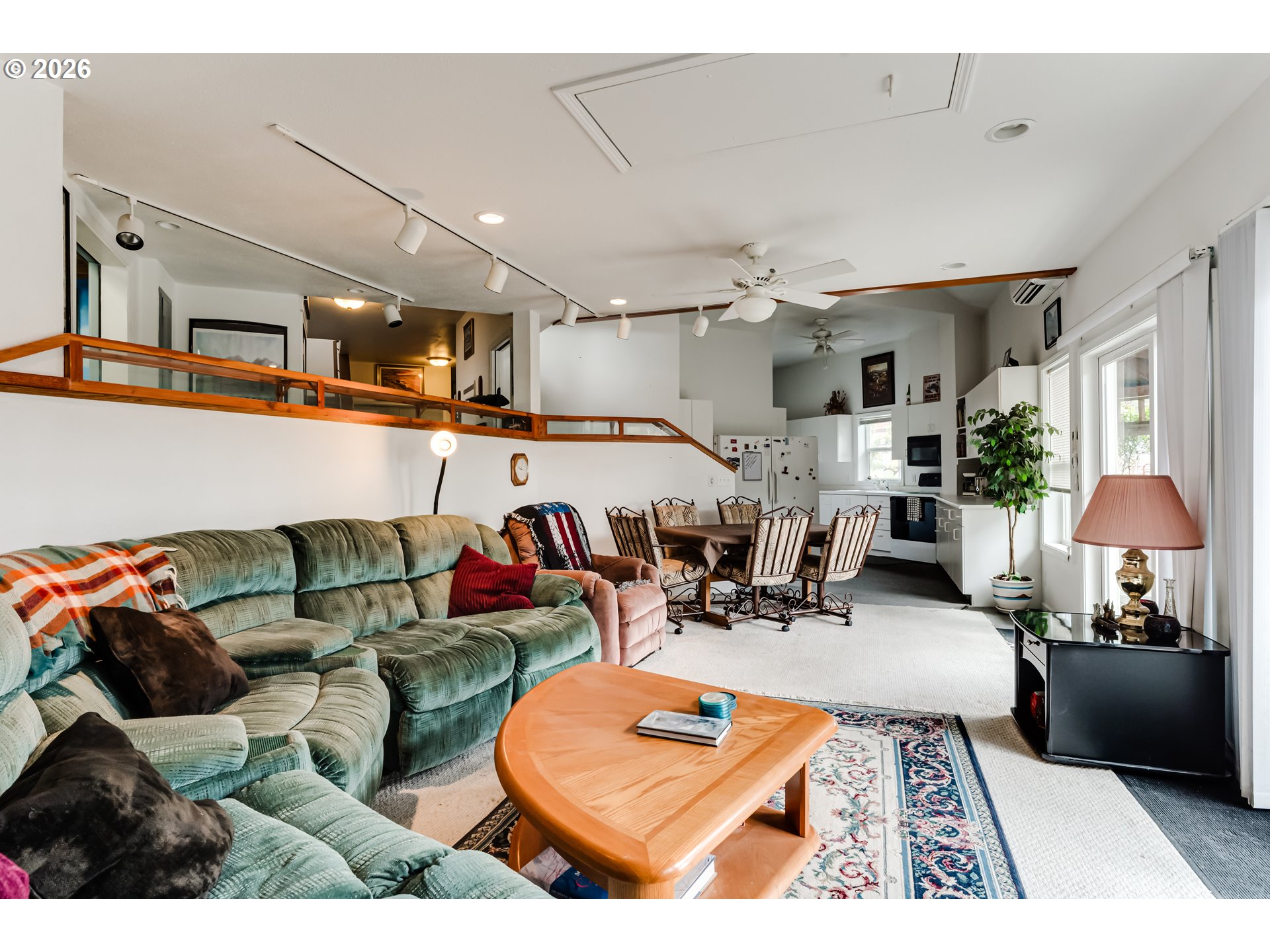 48251/48247 E COMMERCIAL ST