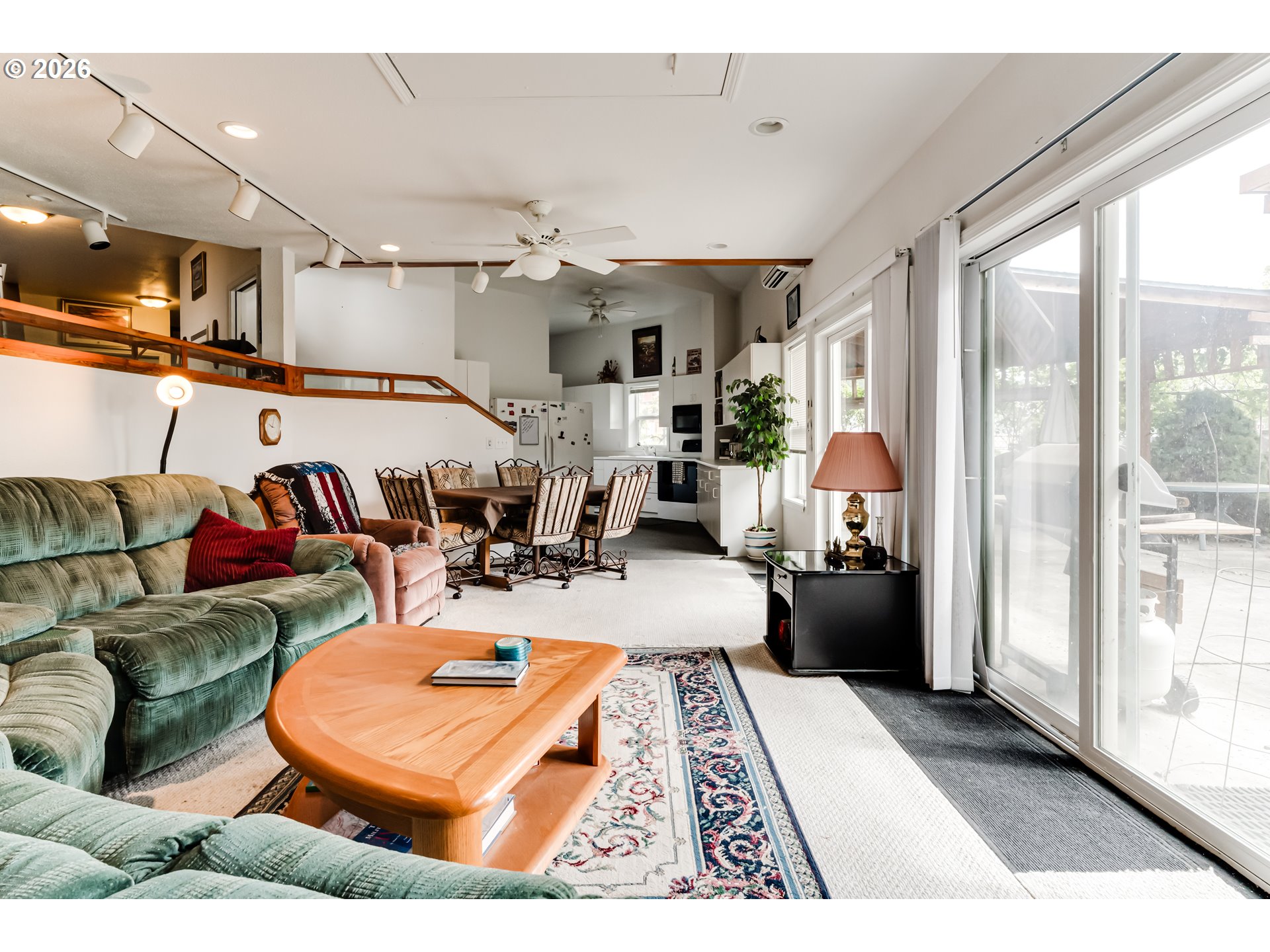 48251/48247 E COMMERCIAL ST