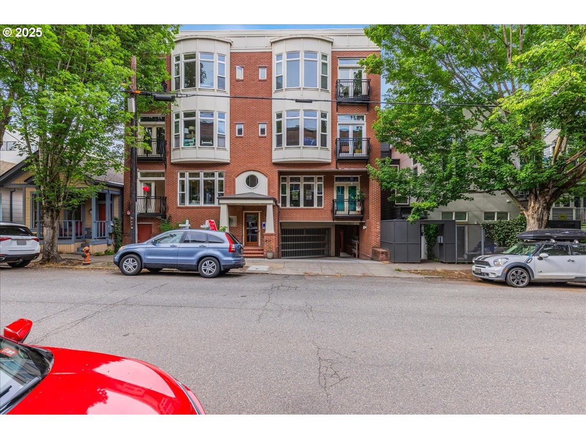 2537 NW THURMAN ST 104