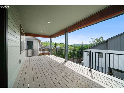 A home in Cottage Grove