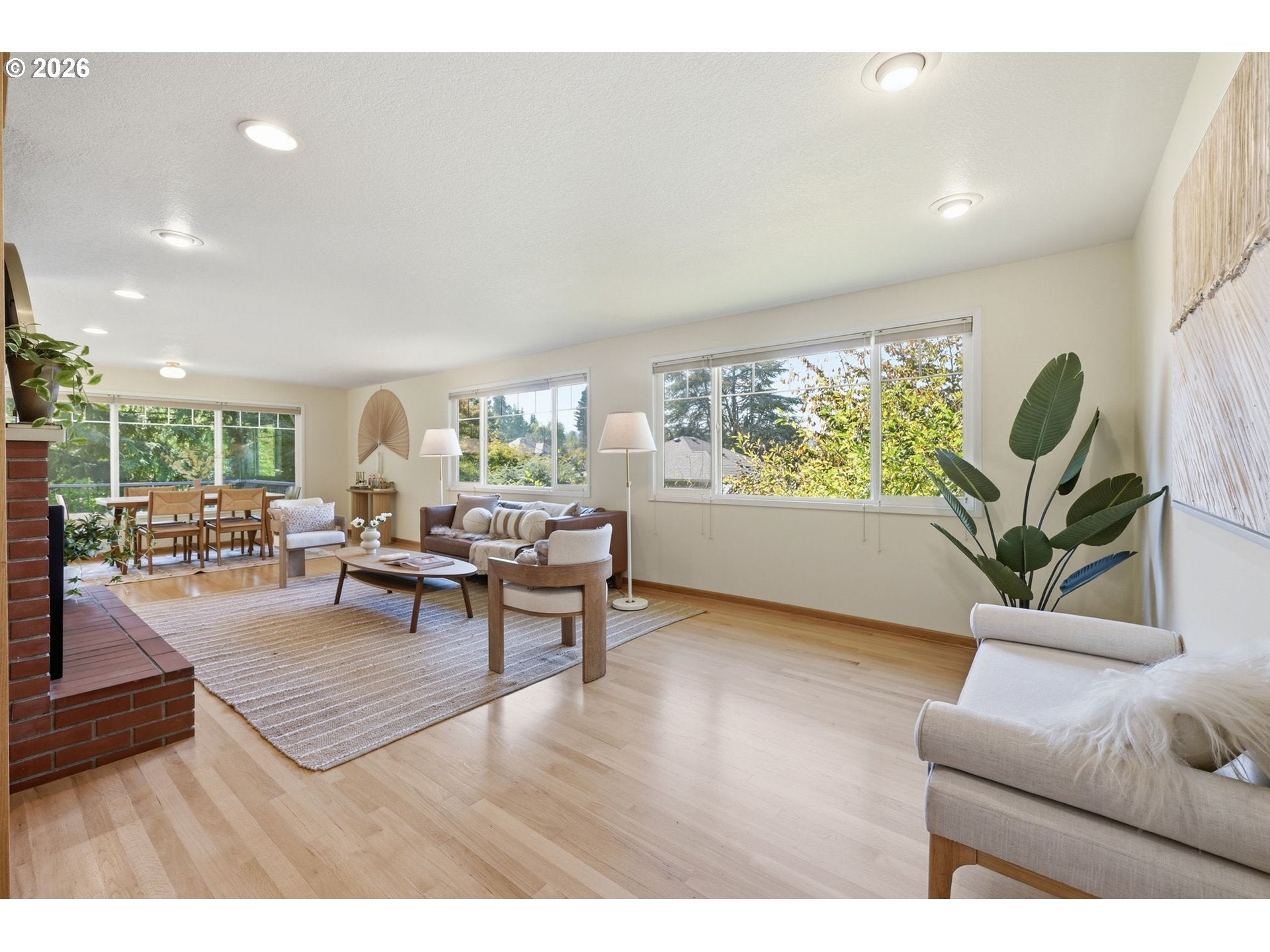 260 W 20TH AVE