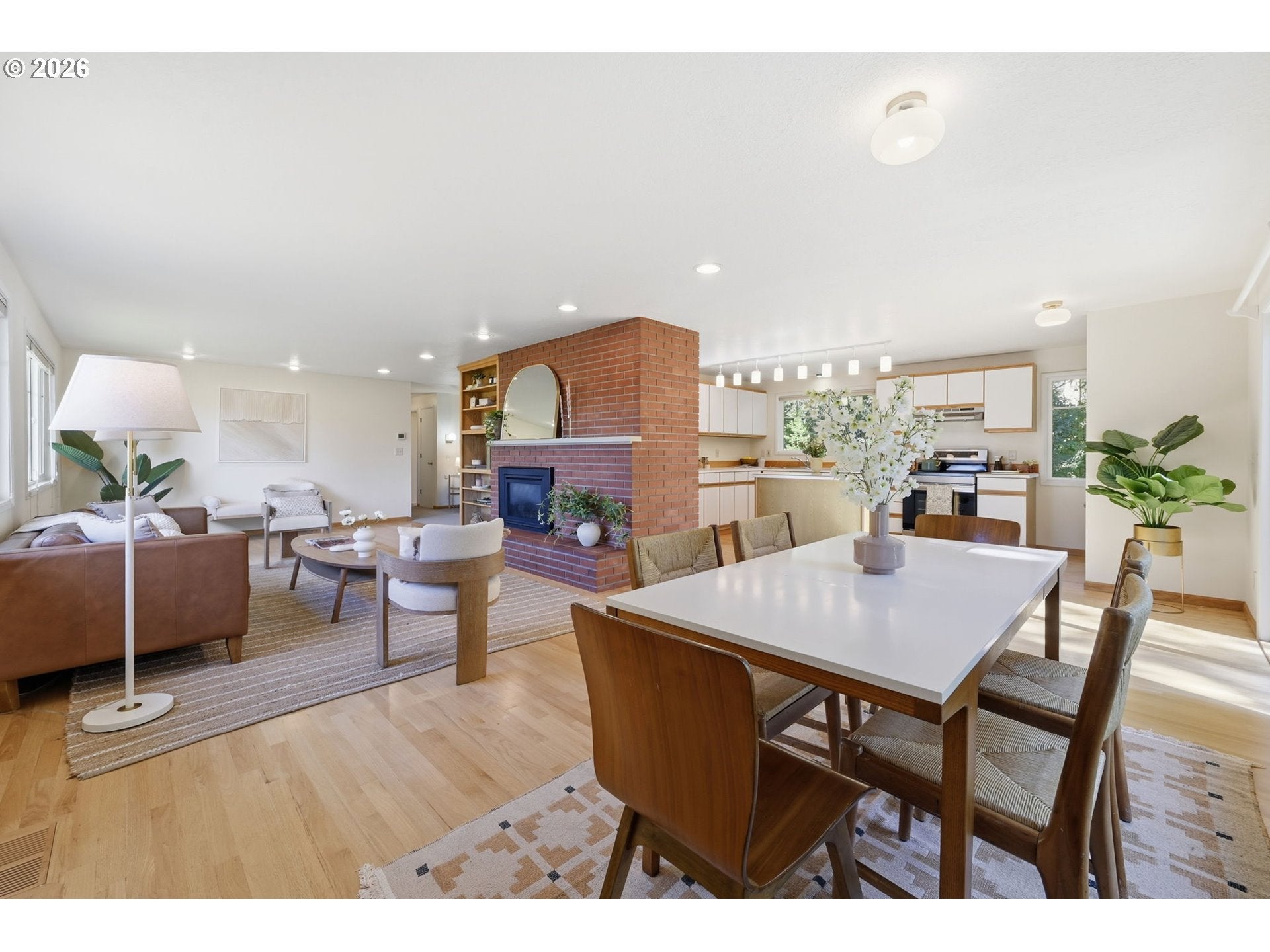 260 W 20TH AVE