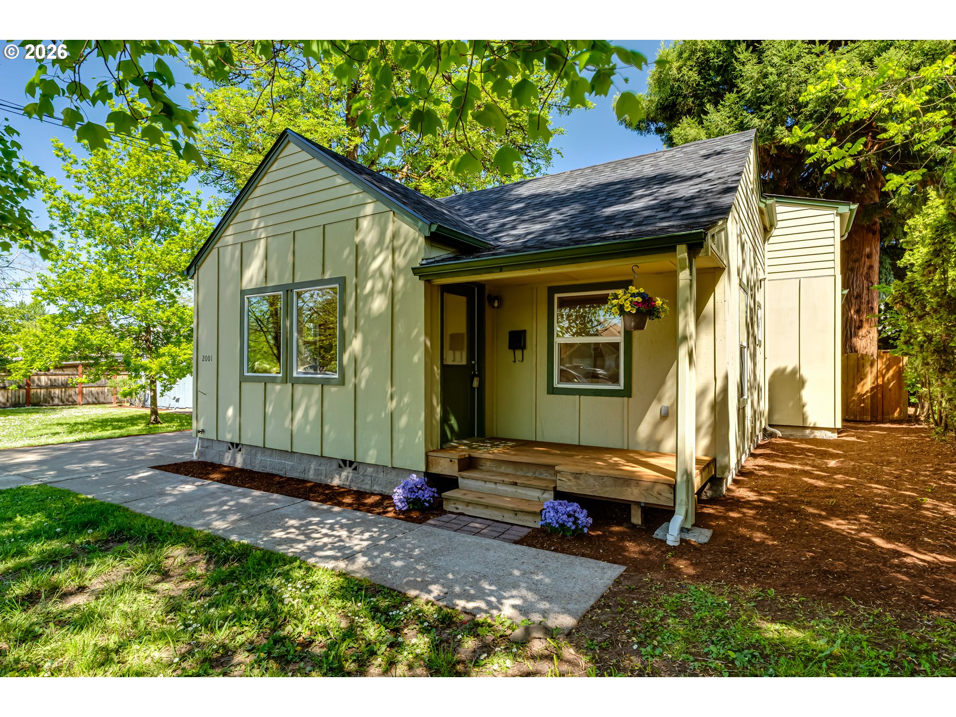 2001 CITY VIEW ST