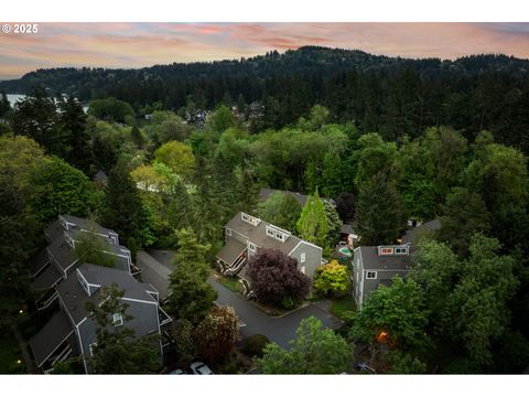 4640 LOWER DR Lake Oswego OR 97035