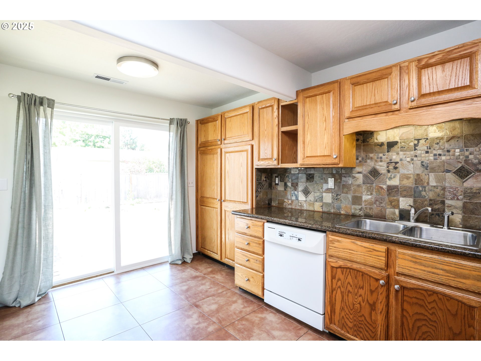 2106 DEVOS ST