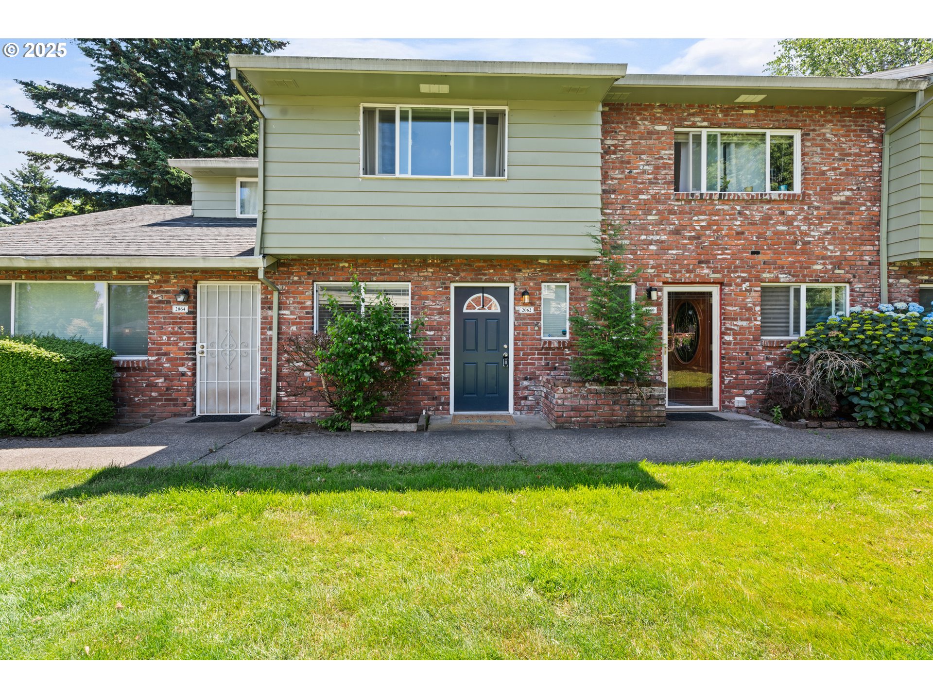 2062 NE HOGAN DR