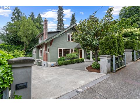 Photo of 2328 SW Broadway Dr, Portland, OR 97201 (MLS # 405593283)