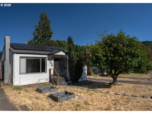631 W UNION ST, ROSEBURG, OR 97471 - Image 79050b95f97e005d6bd1faa03139dfd5/751705315