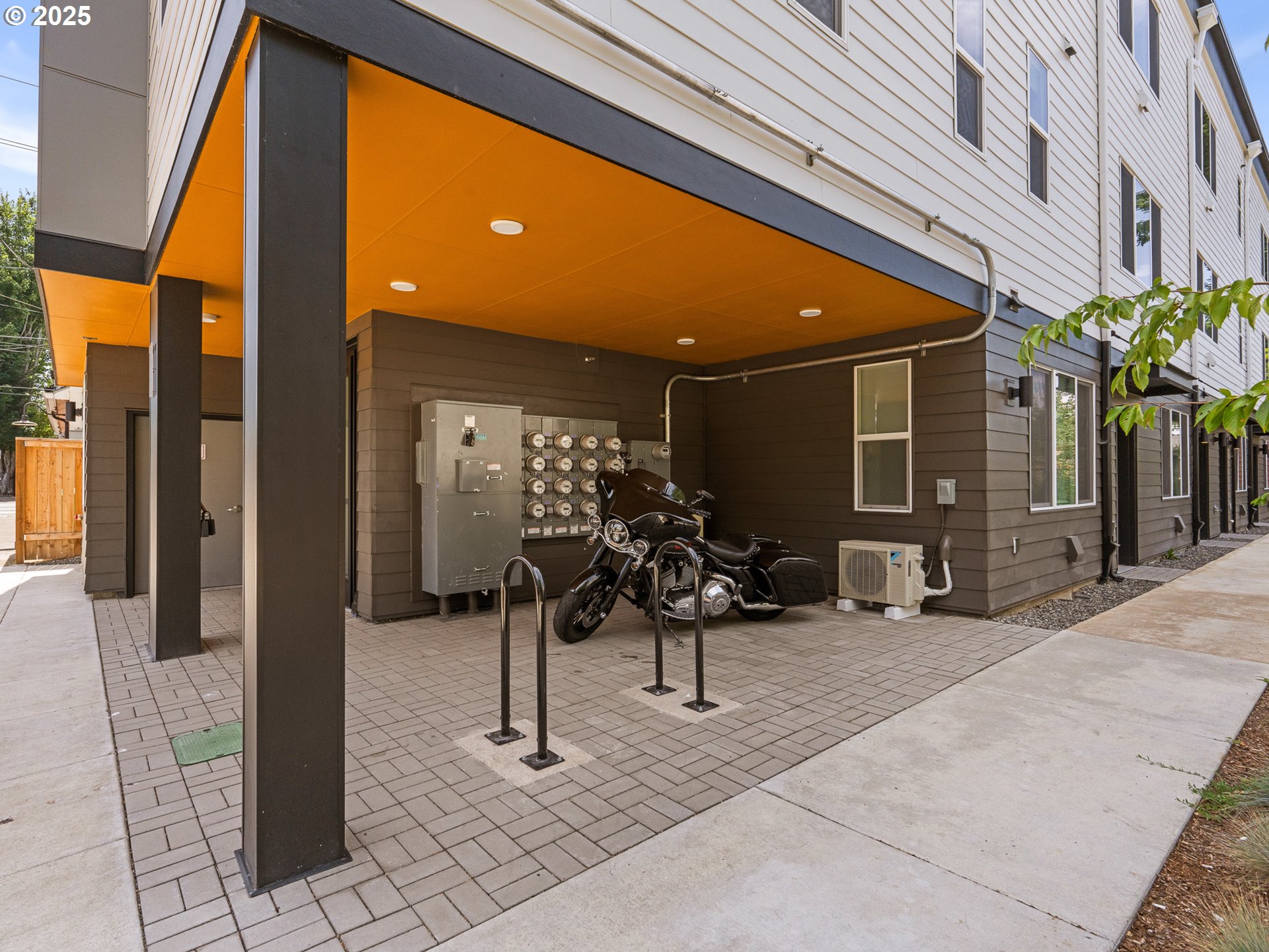 11 NE 55TH AVE