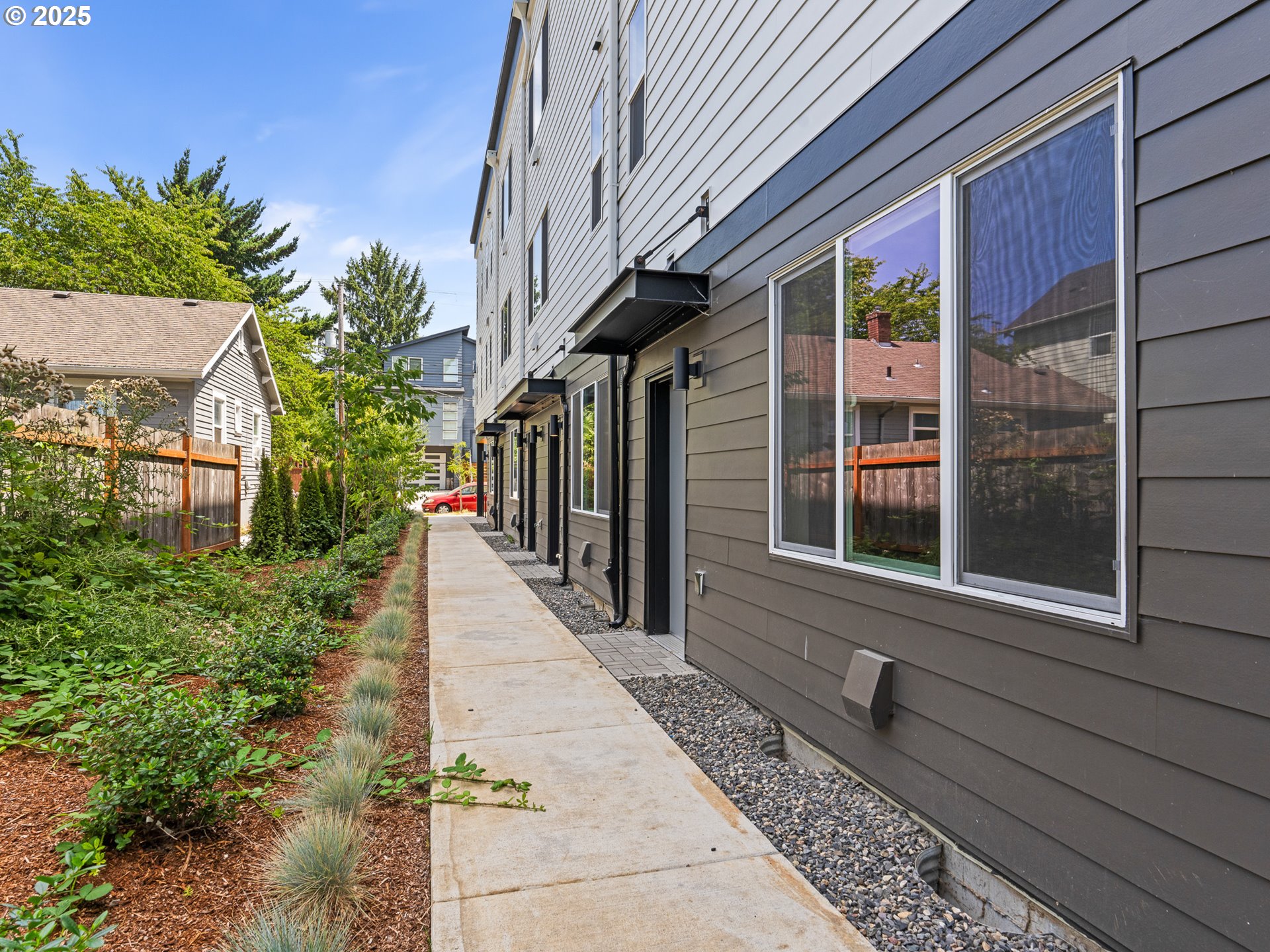 11 NE 55TH AVE