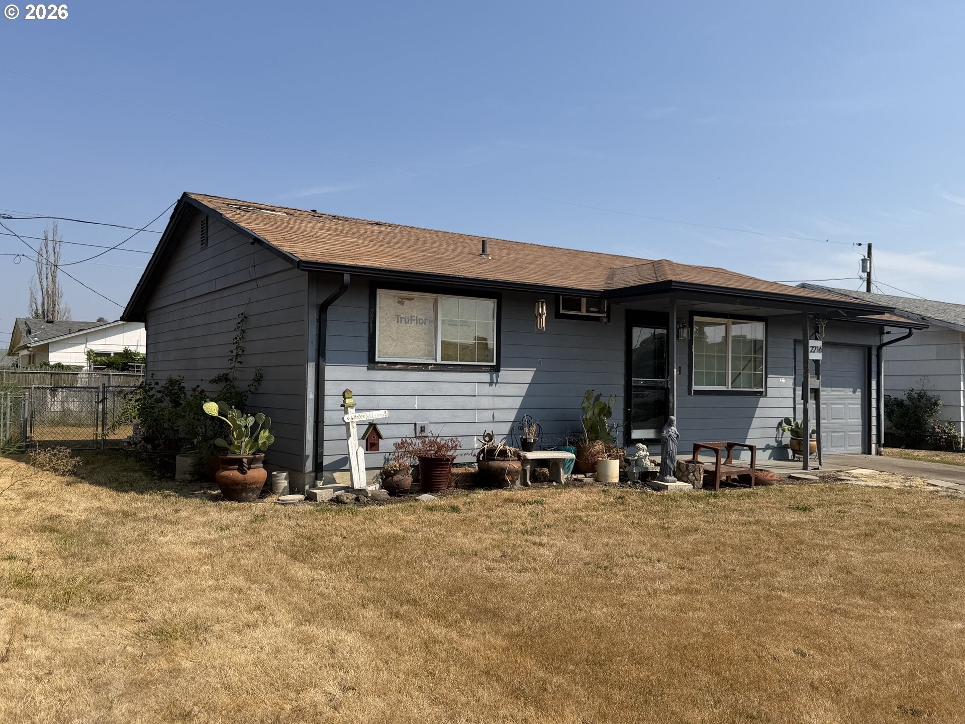 2216 COUNTRY CLUB RD
