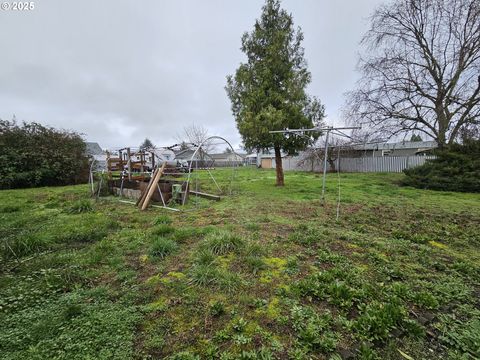 A home in Roseburg