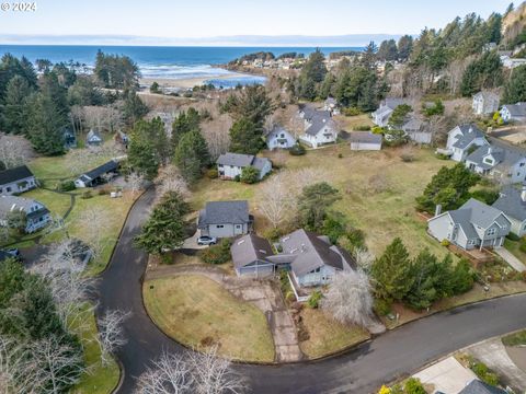 A home in Yachats