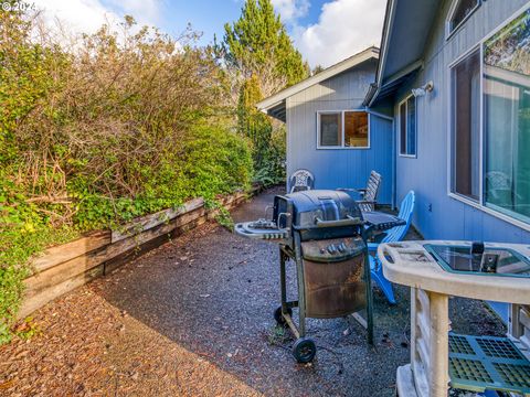 A home in Yachats