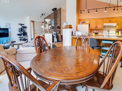 A home in Yachats