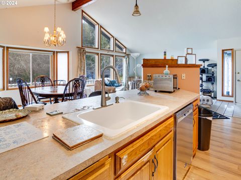 A home in Yachats