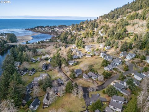 A home in Yachats