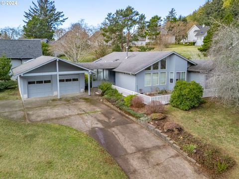 A home in Yachats