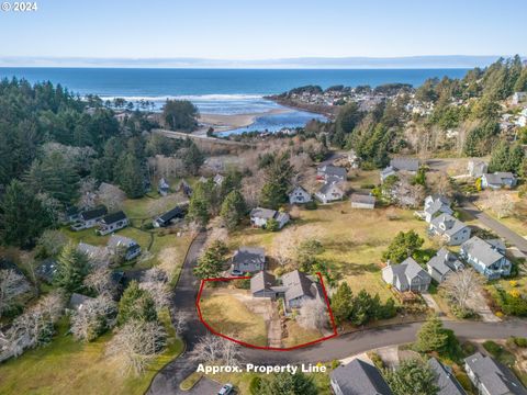 A home in Yachats