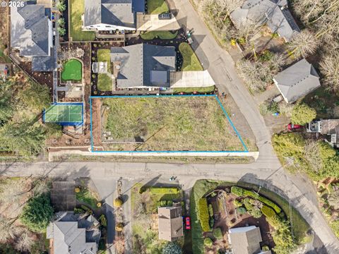 5830 SW SALMON ST Portland OR 97221