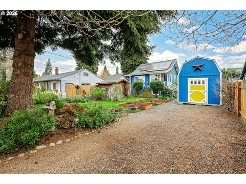 160 W EXETER ST Gladstone OR 97027