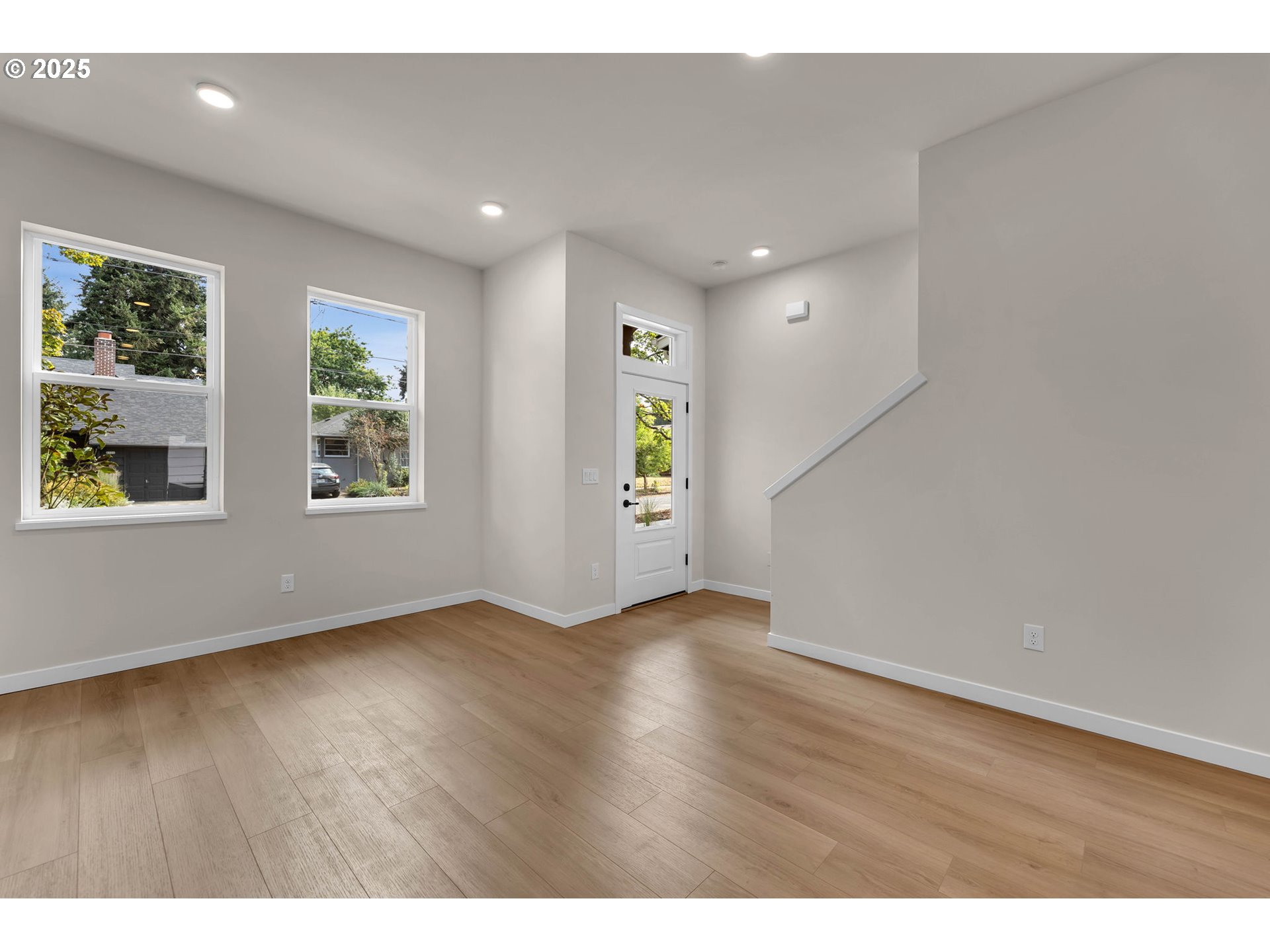 8413 N Gloucester AVE