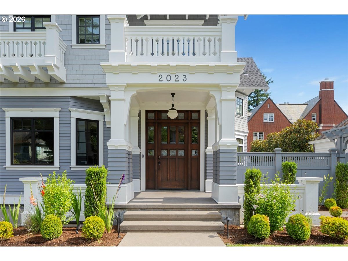 2023 SW MONTGOMERY DR