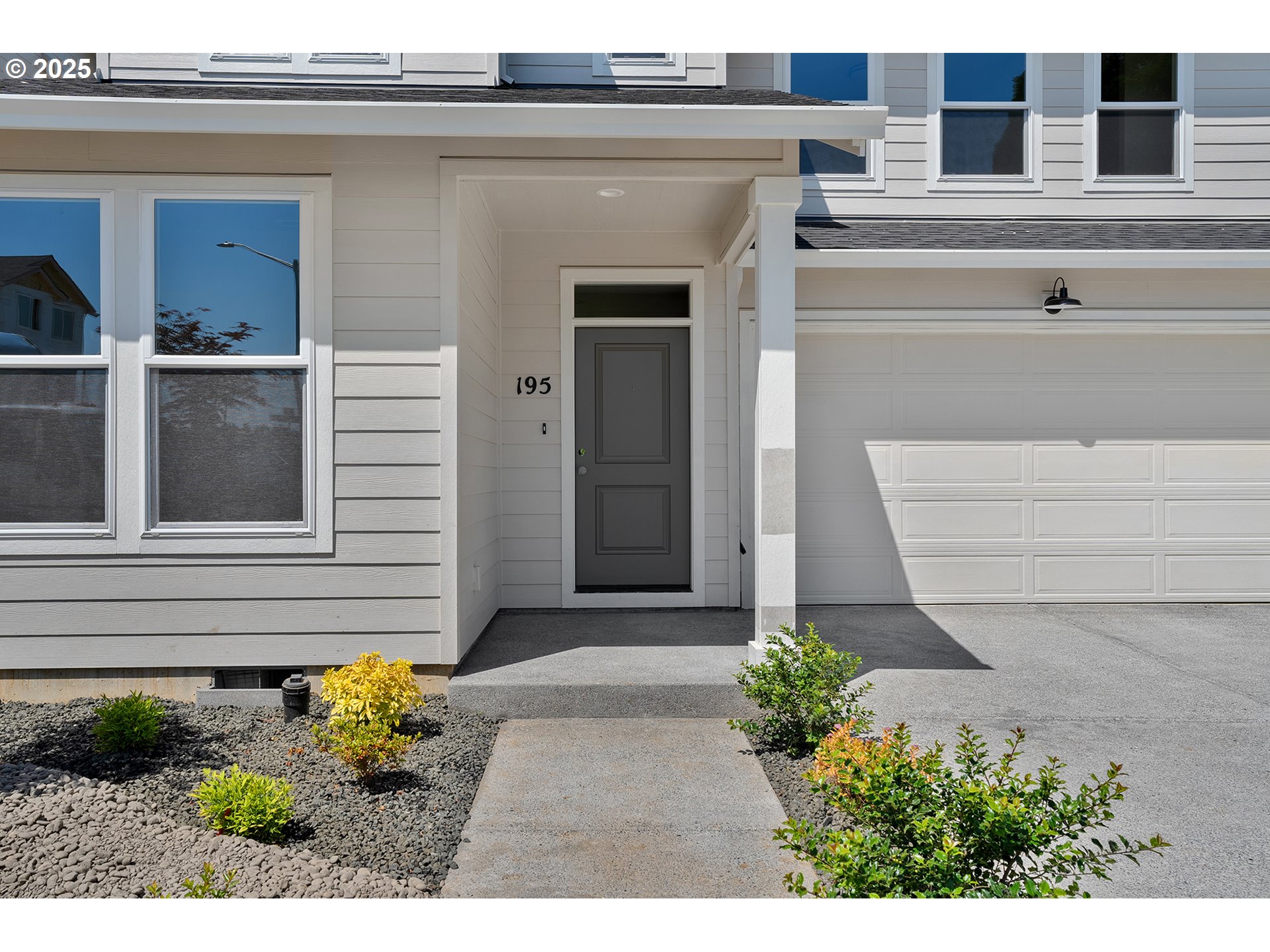 195 SE ACACIA DR