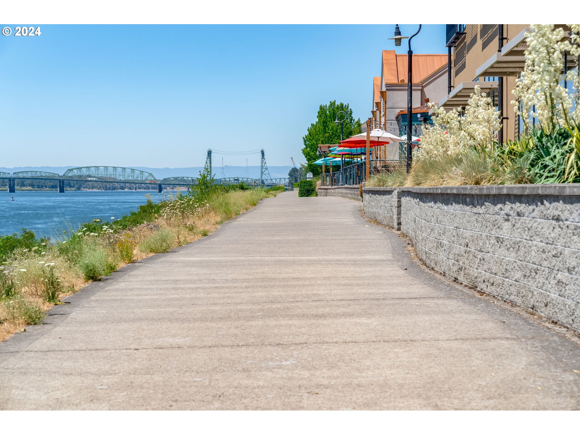 2015 SE COLUMBIA RIVER DR 320