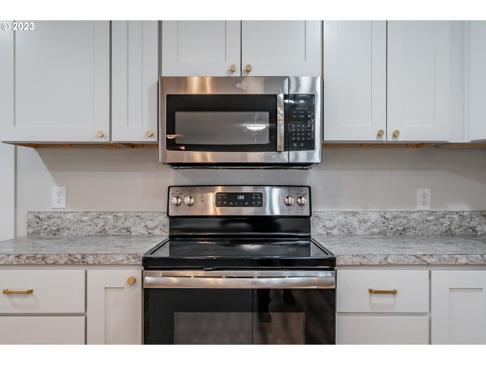 Mt Angel, Oregon 97362, United States, 4 Bedrooms Bedrooms, ,3 BathroomsBathrooms,Residential,Active,100087