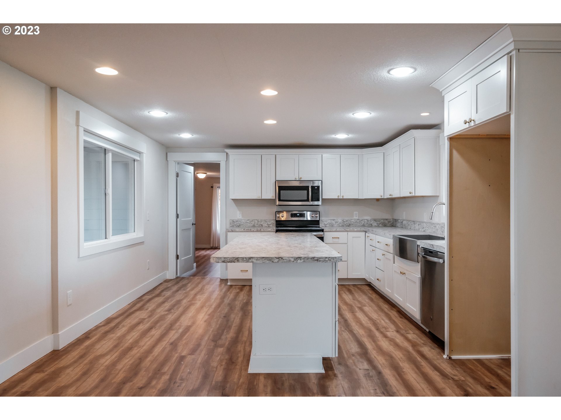 Mt Angel, Oregon 97362, United States, 4 Bedrooms Bedrooms, ,3 BathroomsBathrooms,Residential,Active,100087