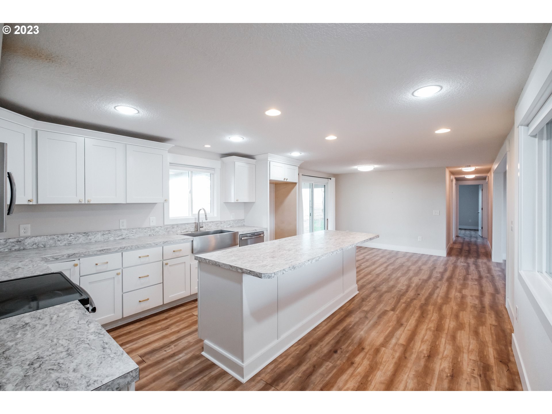 Mt Angel, Oregon 97362, United States, 4 Bedrooms Bedrooms, ,3 BathroomsBathrooms,Residential,Active,100087