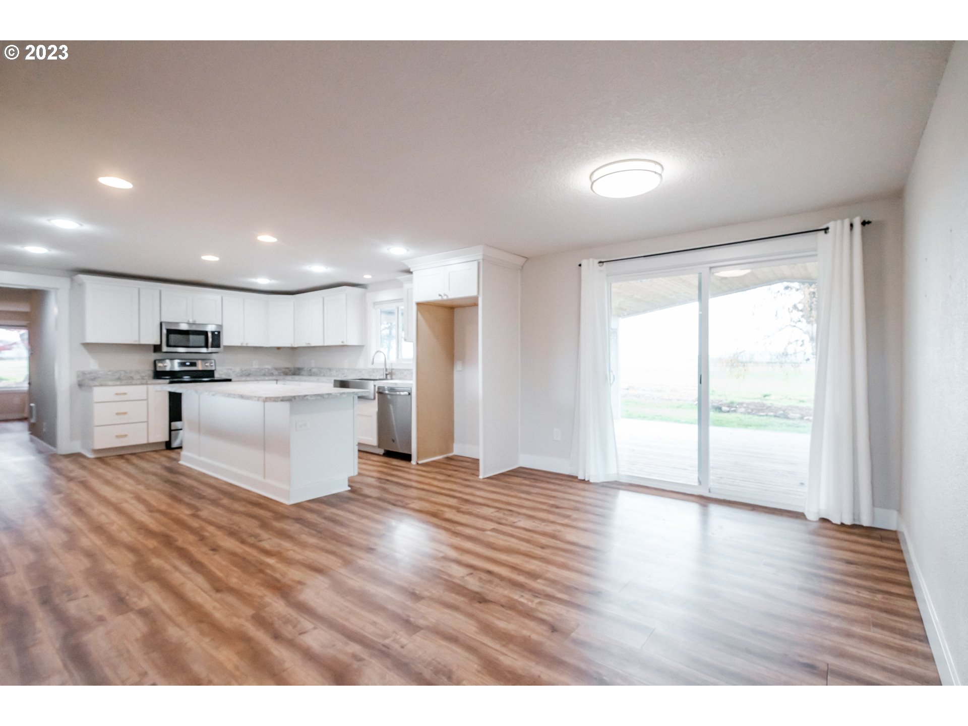 Mt Angel, Oregon 97362, United States, 4 Bedrooms Bedrooms, ,3 BathroomsBathrooms,Residential,Active,100087