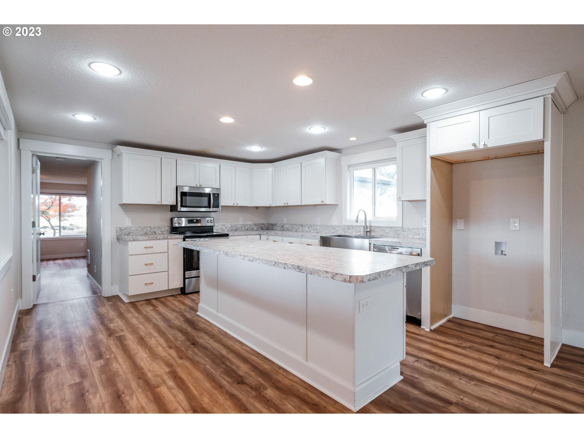 Mt Angel, Oregon 97362, United States, 4 Bedrooms Bedrooms, ,3 BathroomsBathrooms,Residential,Active,100087