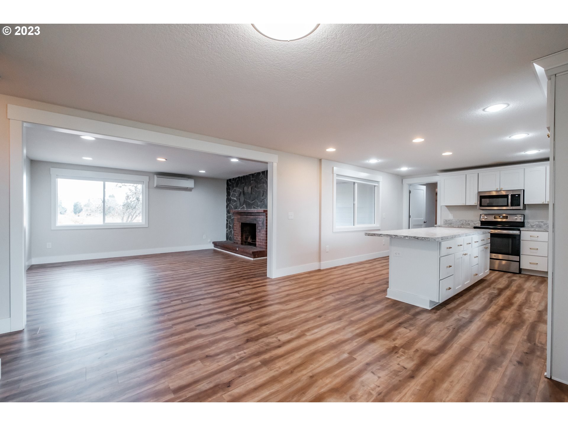 Mt Angel, Oregon 97362, United States, 4 Bedrooms Bedrooms, ,3 BathroomsBathrooms,Residential,Active,100087