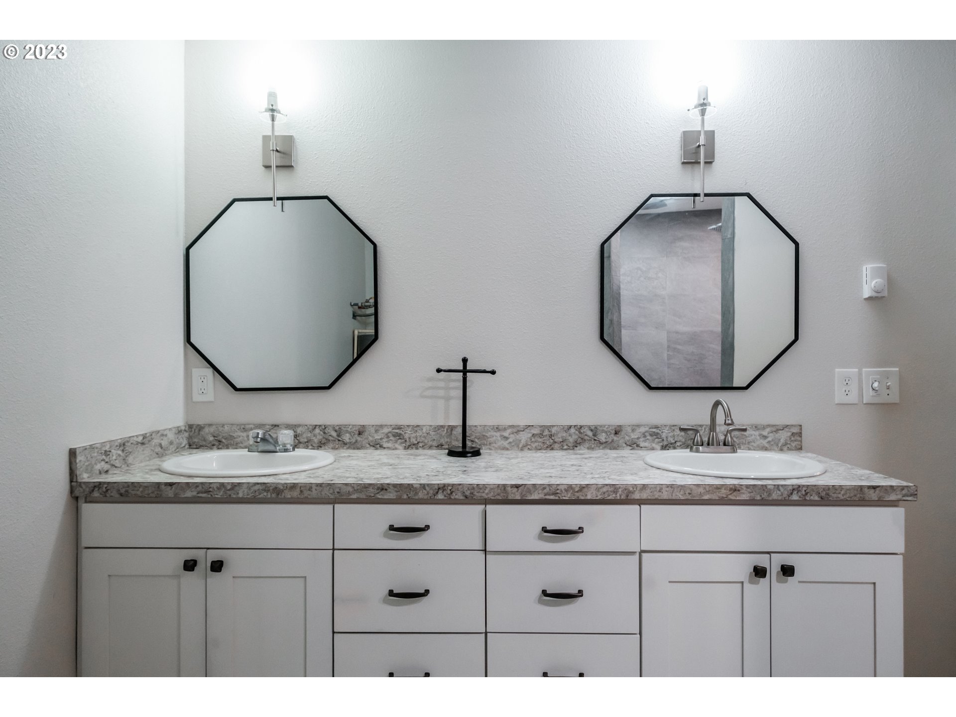 Mt Angel, Oregon 97362, United States, 4 Bedrooms Bedrooms, ,3 BathroomsBathrooms,Residential,Active,100087